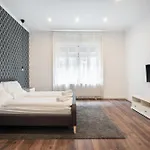 Z32 - Central & Chic - Stylish Stay By Bqa