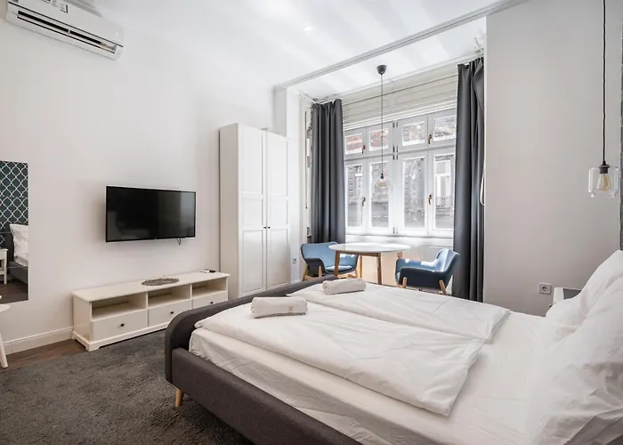 Z32 - Central & Chic - Stylish Stay By Bqa