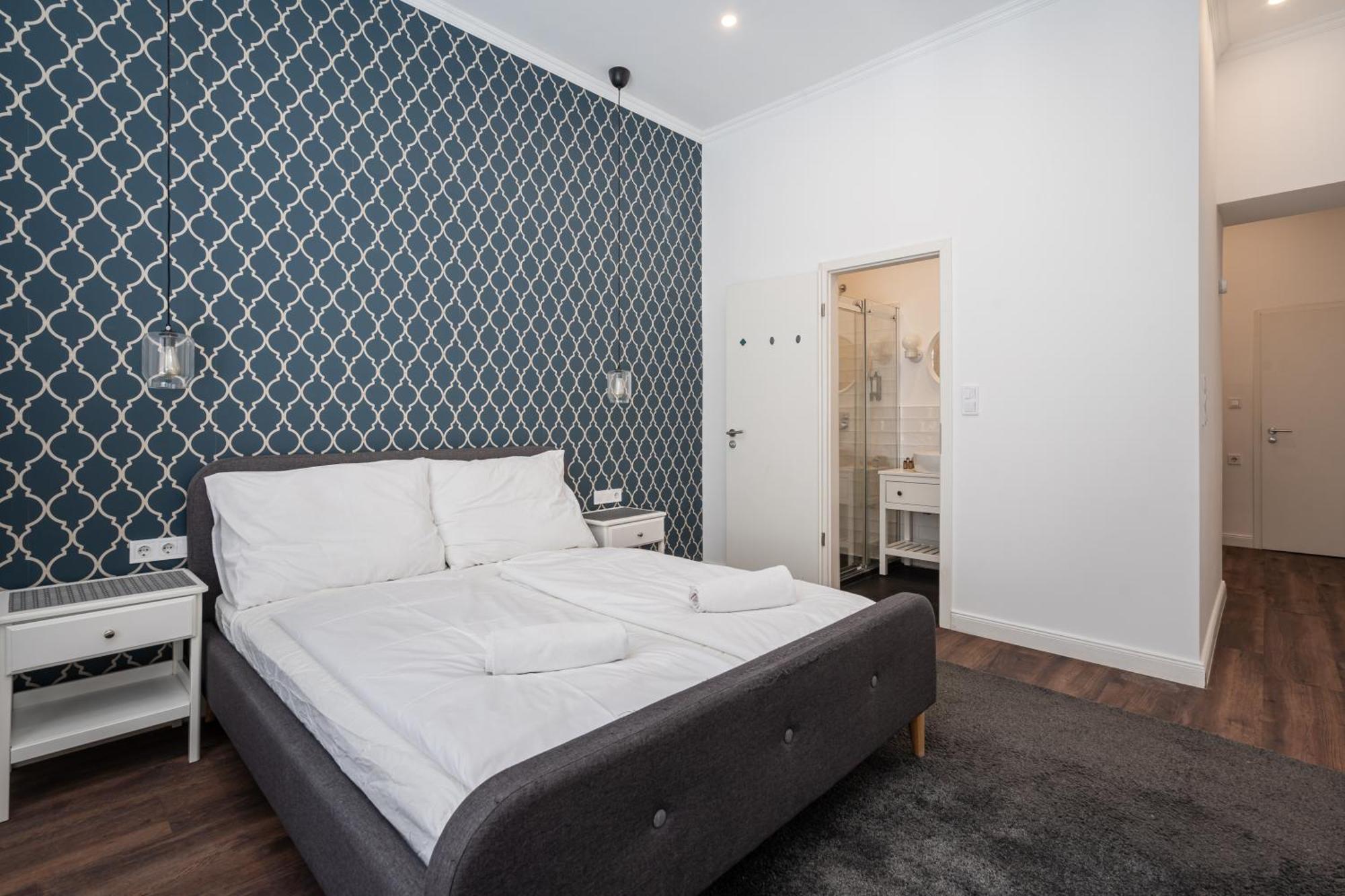 Z32 - & Chic - Stylish By Bqa * Budapest