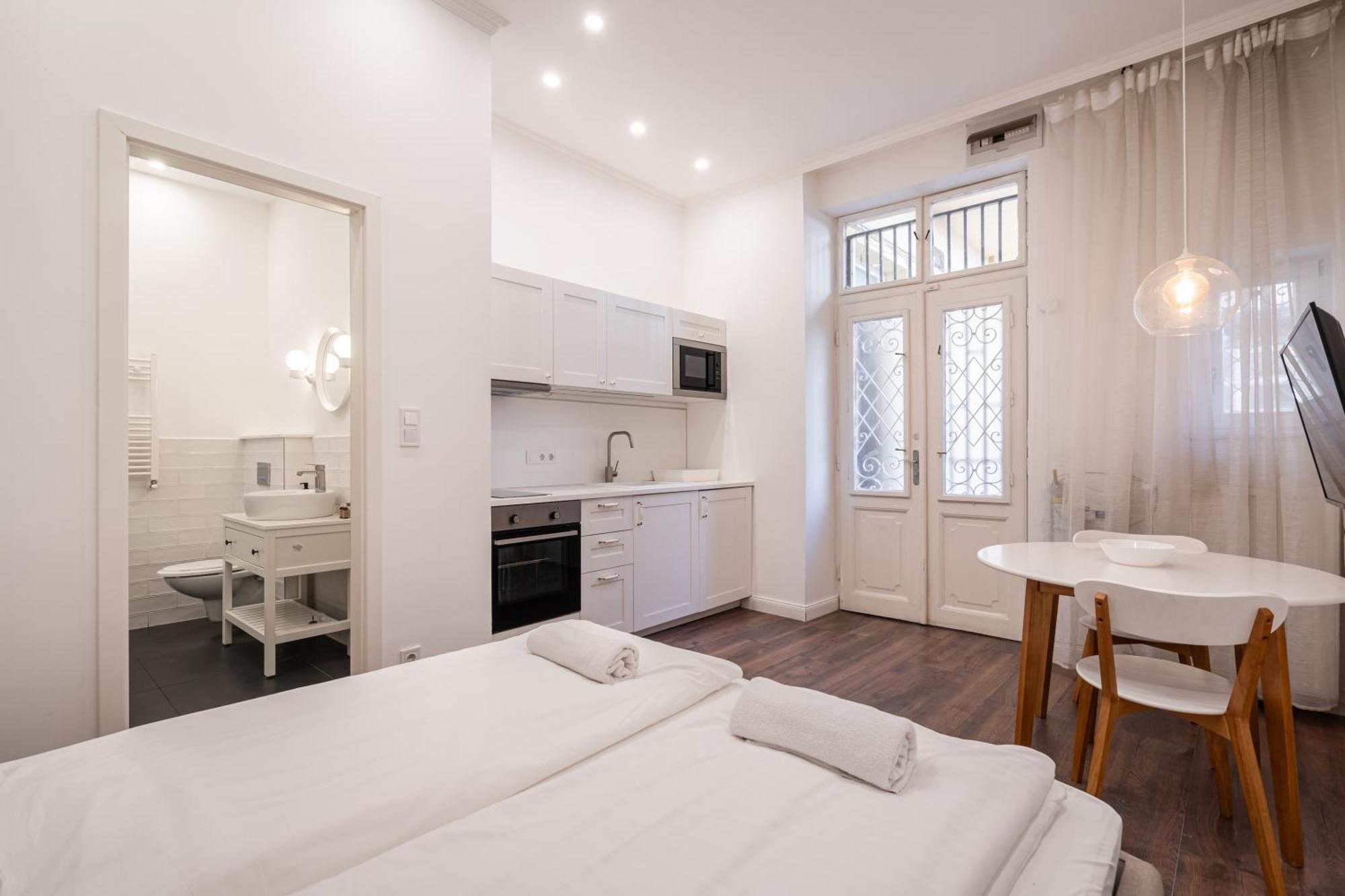 Z32 - & Chic - Stylish By Bqa Apartment Budapest
